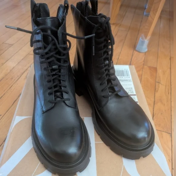 Zara Boots - Picture 1 of 2